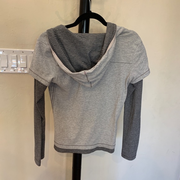 Fashion Hooded Top - Picture 3 of 9